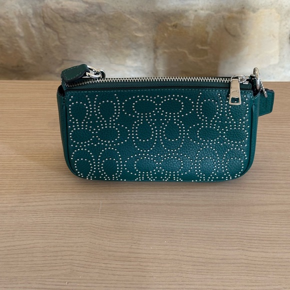 Coach - Picture 12 of 16